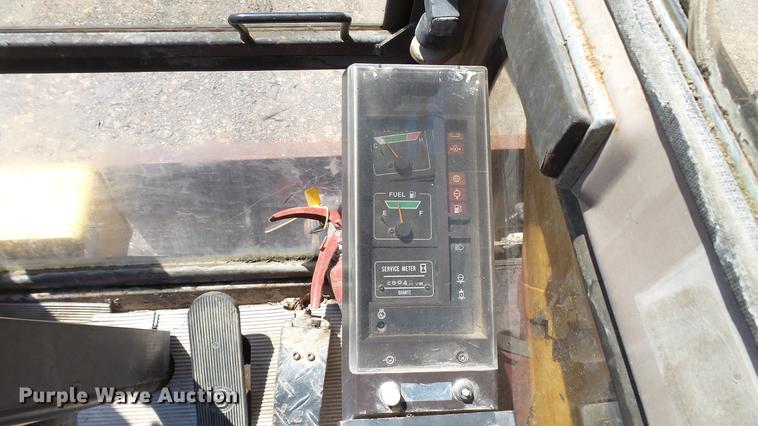 image for item DD7291 1989 John Deere 495D rubber tired excavator