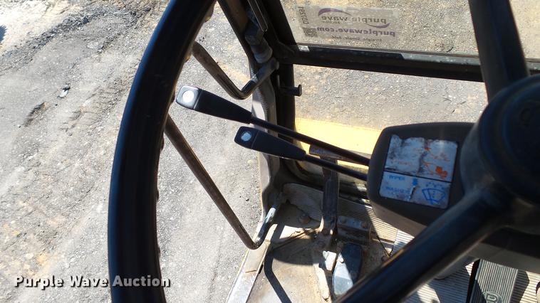 image for item DD7291 1989 John Deere 495D rubber tired excavator