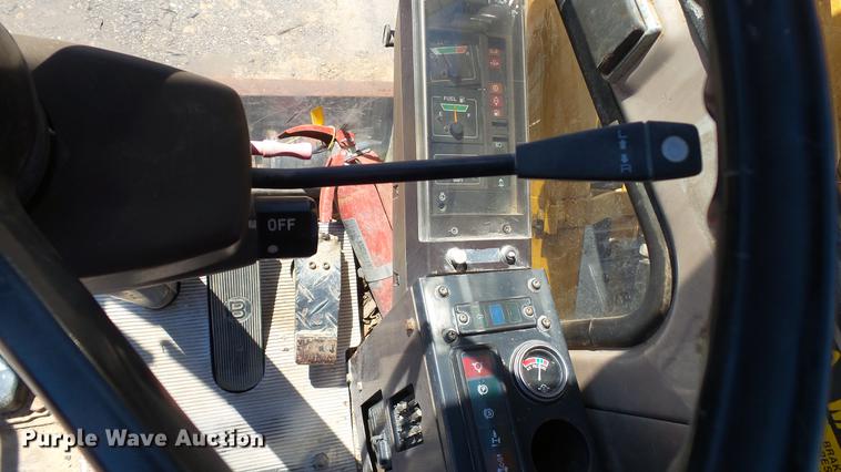 image for item DD7291 1989 John Deere 495D rubber tired excavator