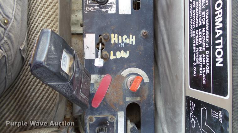 image for item DD7291 1989 John Deere 495D rubber tired excavator