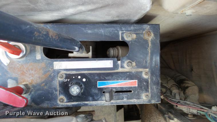 image for item DD7291 1989 John Deere 495D rubber tired excavator