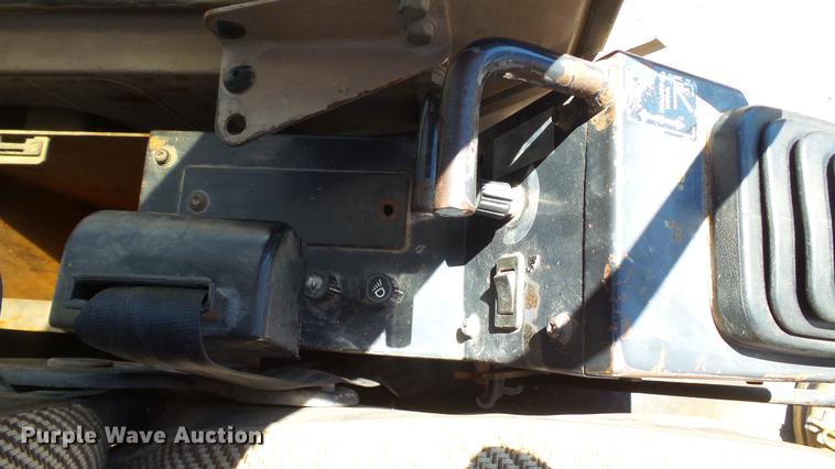 image for item DD7291 1989 John Deere 495D rubber tired excavator