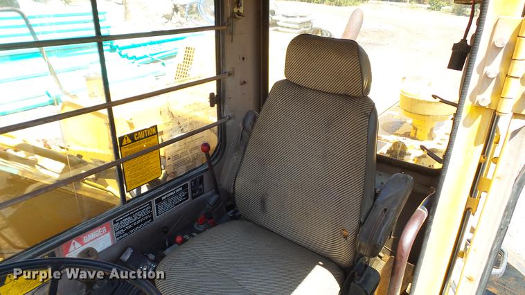 image for item DD7291 1989 John Deere 495D rubber tired excavator