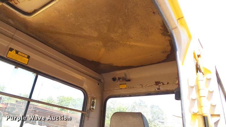 image for item DD7291 1989 John Deere 495D rubber tired excavator