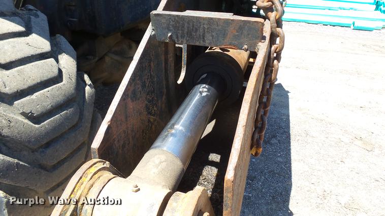 image for item DD7291 1989 John Deere 495D rubber tired excavator