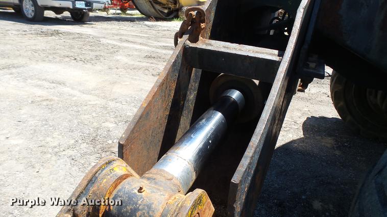 image for item DD7291 1989 John Deere 495D rubber tired excavator