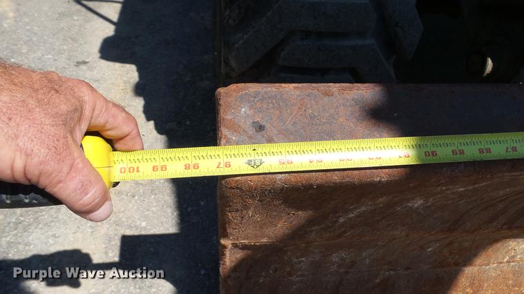 image for item DD7291 1989 John Deere 495D rubber tired excavator