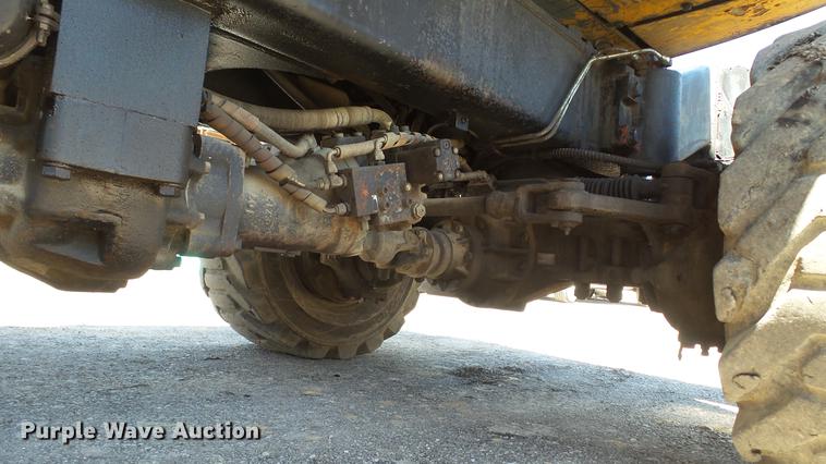 image for item DD7291 1989 John Deere 495D rubber tired excavator