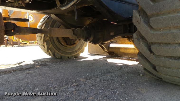 image for item DD7291 1989 John Deere 495D rubber tired excavator