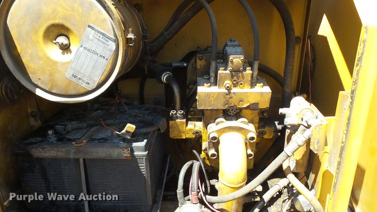 image for item DD7291 1989 John Deere 495D rubber tired excavator