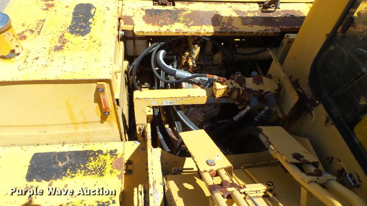 image for item DD7291 1989 John Deere 495D rubber tired excavator