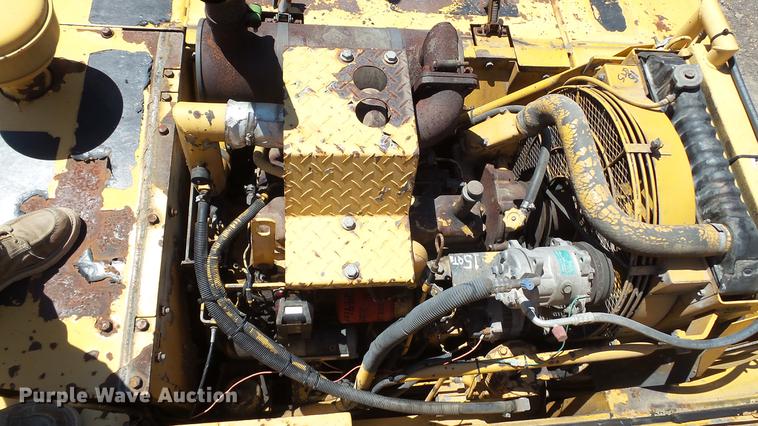 image for item DD7291 1989 John Deere 495D rubber tired excavator