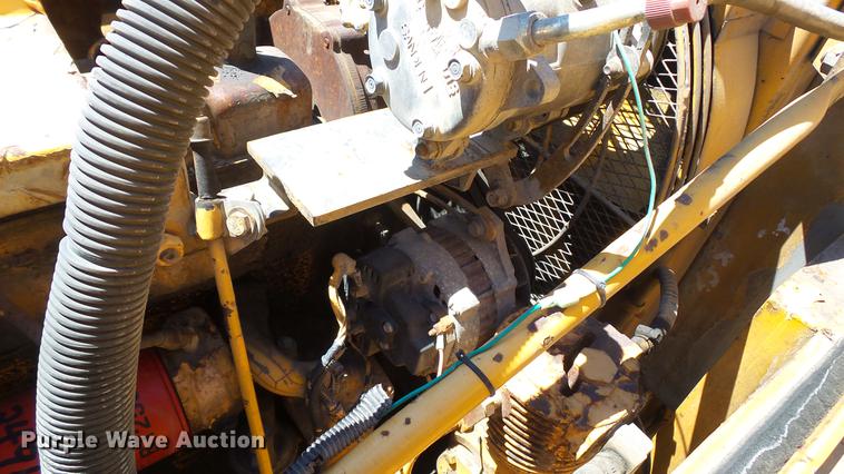 image for item DD7291 1989 John Deere 495D rubber tired excavator