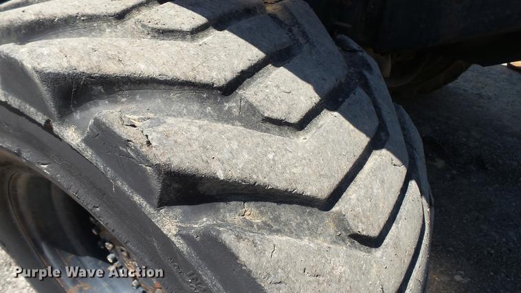 image for item DD7291 1989 John Deere 495D rubber tired excavator