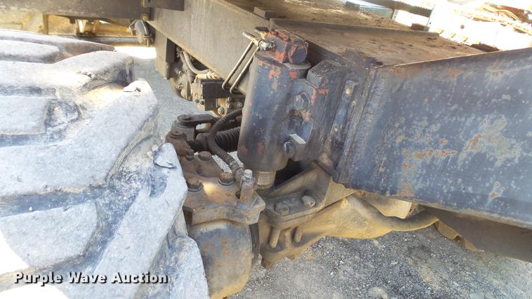 image for item DD7291 1989 John Deere 495D rubber tired excavator