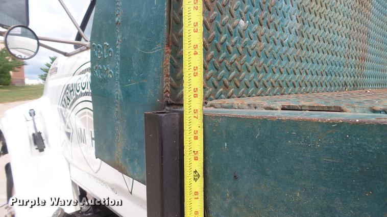 image for item DD7314 1995 Ford F700 flat dump bed truck