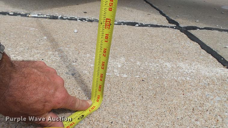 image for item DD7314 1995 Ford F700 flat dump bed truck