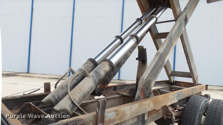 image for item DD7314 1995 Ford F700 flat dump bed truck