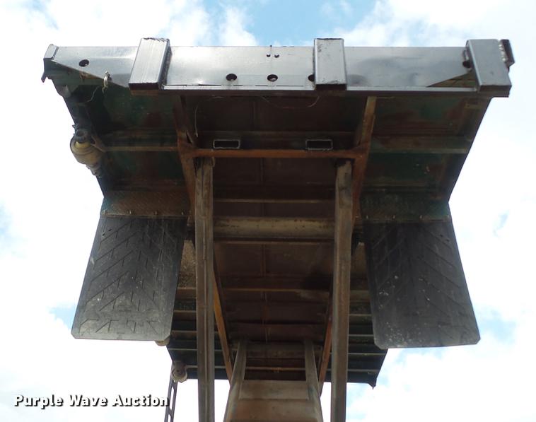 image for item DD7314 1995 Ford F700 flat dump bed truck