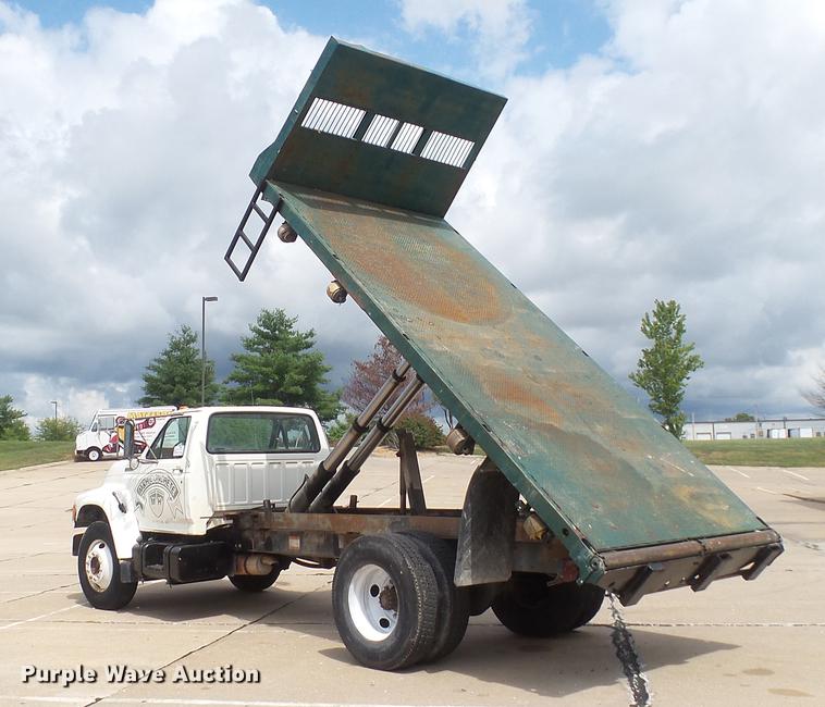 image for item DD7314 1995 Ford F700 flat dump bed truck