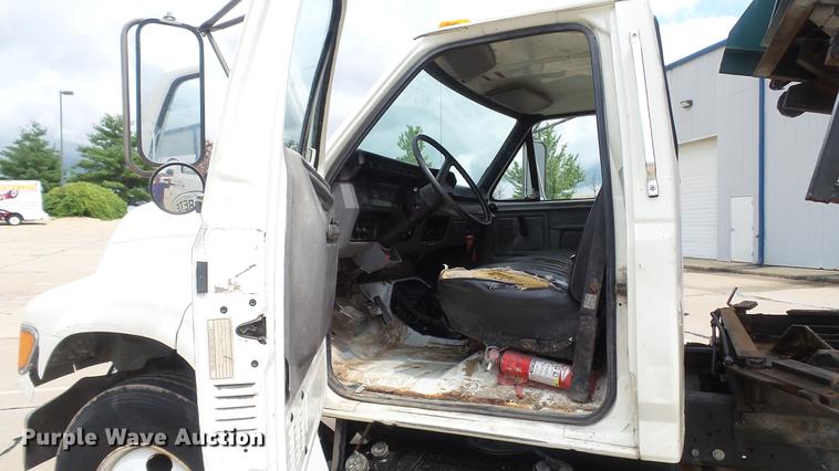 image for item DD7314 1995 Ford F700 flat dump bed truck