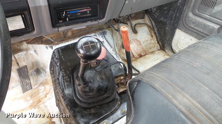 image for item DD7314 1995 Ford F700 flat dump bed truck