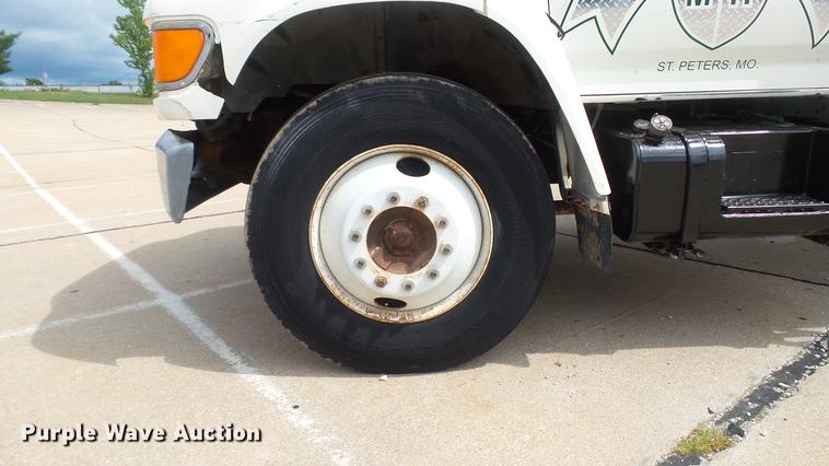 image for item DD7314 1995 Ford F700 flat dump bed truck