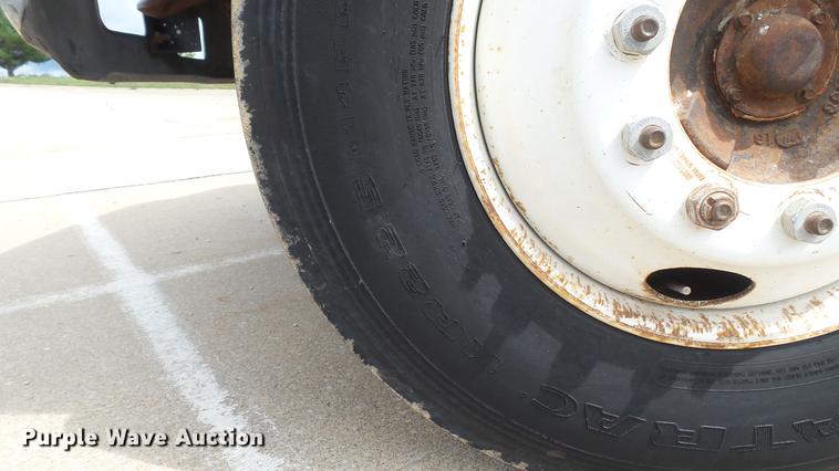 image for item DD7314 1995 Ford F700 flat dump bed truck