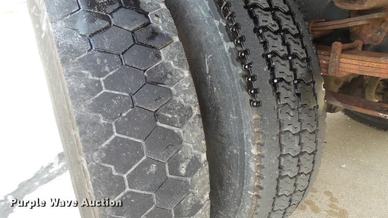 image for item DD7314 1995 Ford F700 flat dump bed truck