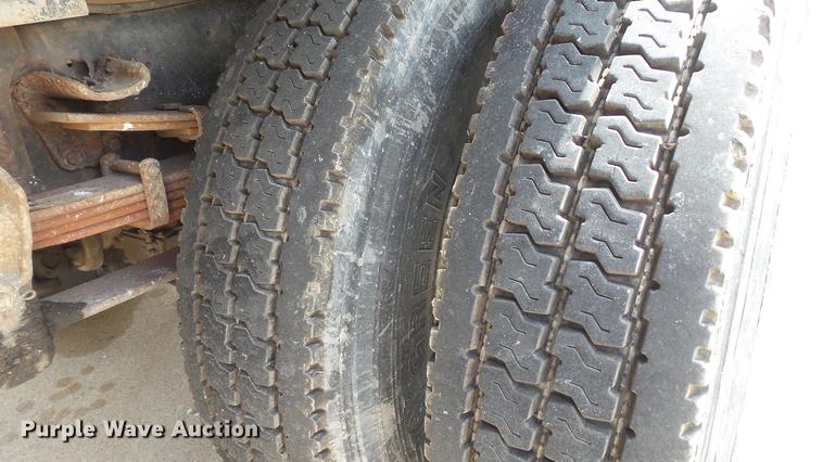 image for item DD7314 1995 Ford F700 flat dump bed truck