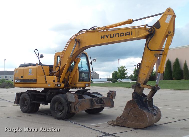 image for item DD7315 2005 Hyundai Robex 170W-7 rubber tire excavator