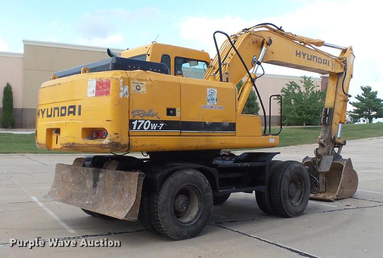 image for item DD7315 2005 Hyundai Robex 170W-7 rubber tire excavator