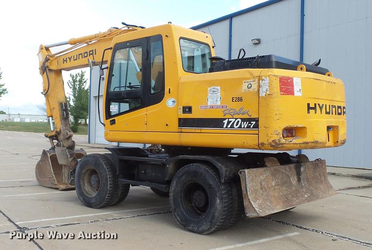 image for item DD7315 2005 Hyundai Robex 170W-7 rubber tire excavator