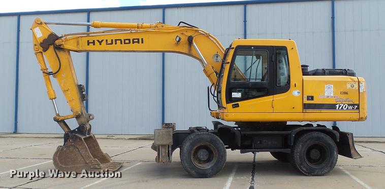 image for item DD7315 2005 Hyundai Robex 170W-7 rubber tire excavator