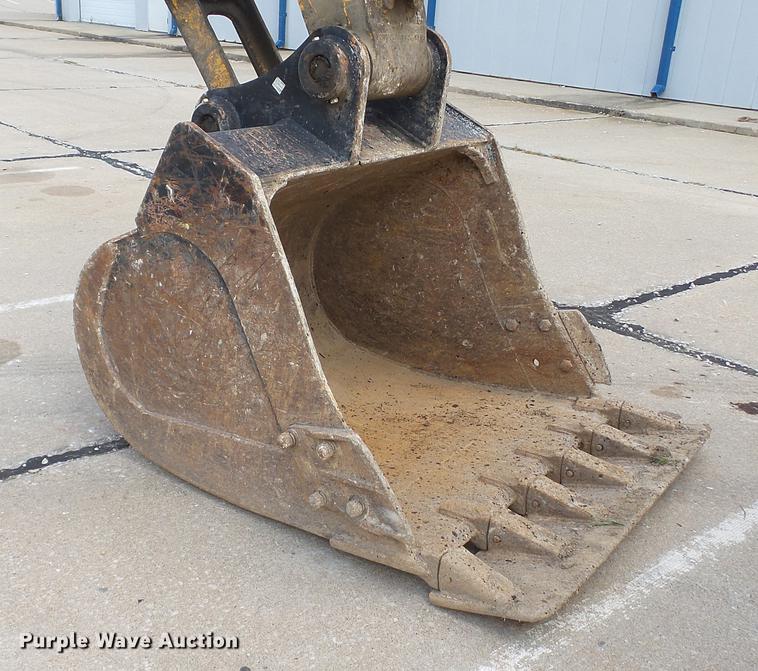 image for item DD7315 2005 Hyundai Robex 170W-7 rubber tire excavator