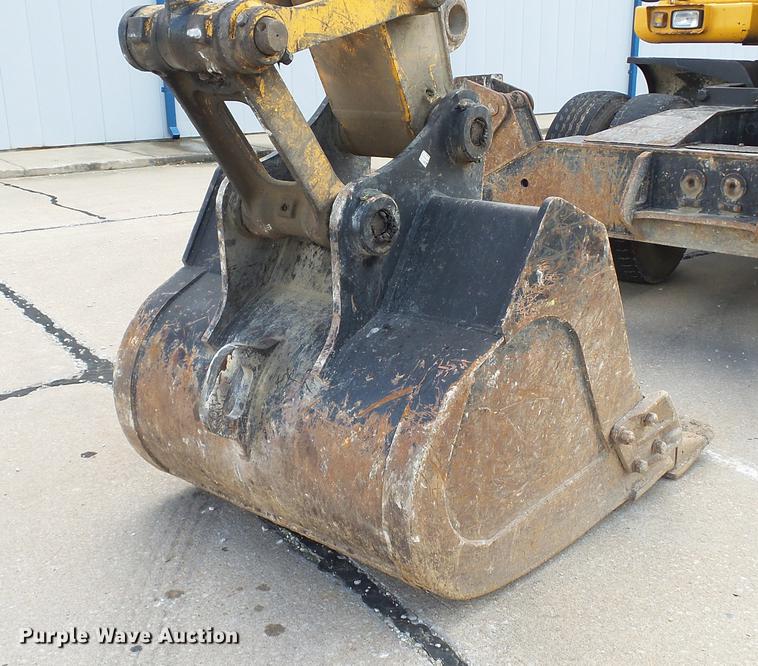 image for item DD7315 2005 Hyundai Robex 170W-7 rubber tire excavator