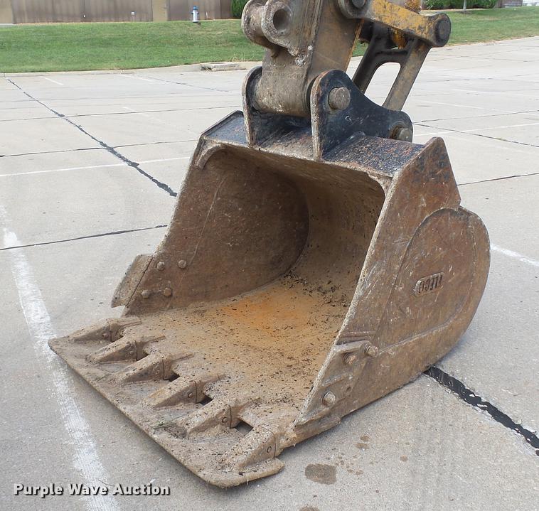 image for item DD7315 2005 Hyundai Robex 170W-7 rubber tire excavator