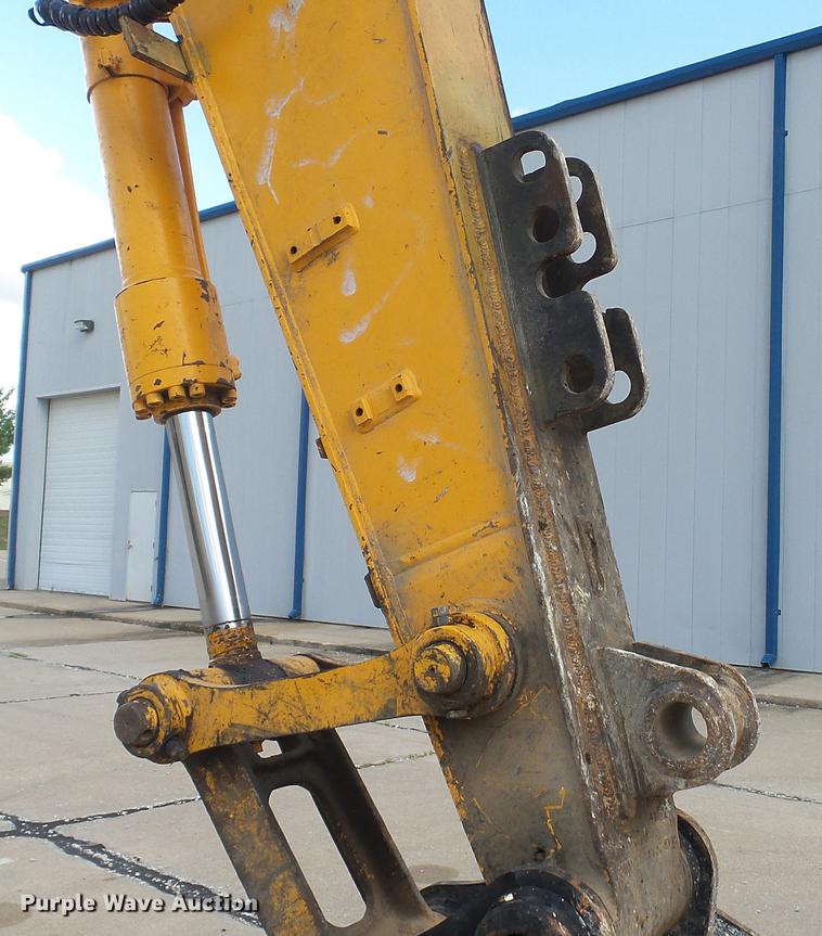 image for item DD7315 2005 Hyundai Robex 170W-7 rubber tire excavator