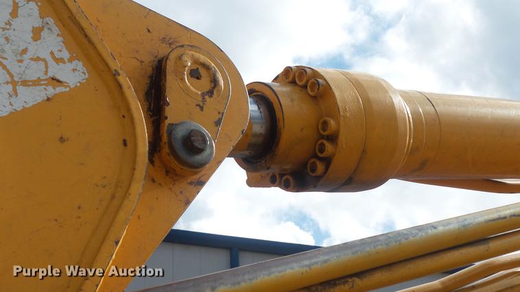 image for item DD7315 2005 Hyundai Robex 170W-7 rubber tire excavator