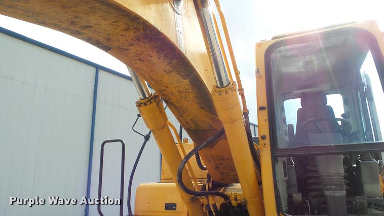image for item DD7315 2005 Hyundai Robex 170W-7 rubber tire excavator