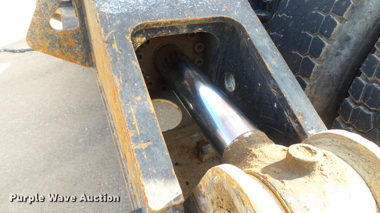 image for item DD7315 2005 Hyundai Robex 170W-7 rubber tire excavator