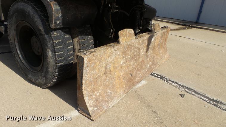 image for item DD7315 2005 Hyundai Robex 170W-7 rubber tire excavator