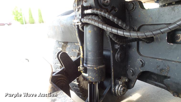 image for item DD7315 2005 Hyundai Robex 170W-7 rubber tire excavator