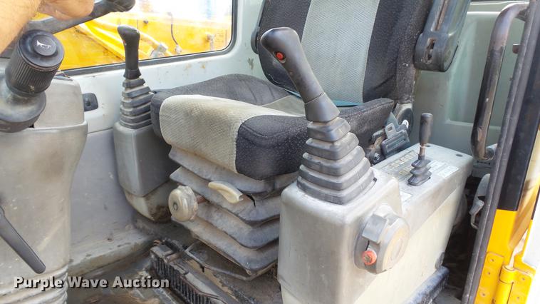 image for item DD7315 2005 Hyundai Robex 170W-7 rubber tire excavator