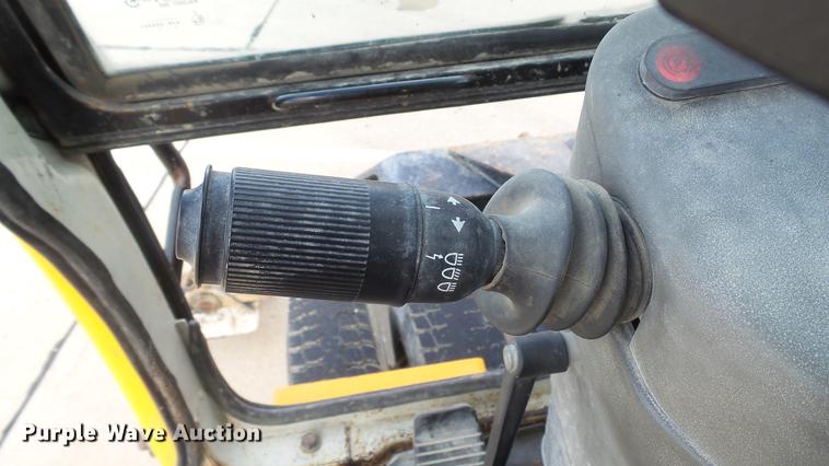 image for item DD7315 2005 Hyundai Robex 170W-7 rubber tire excavator