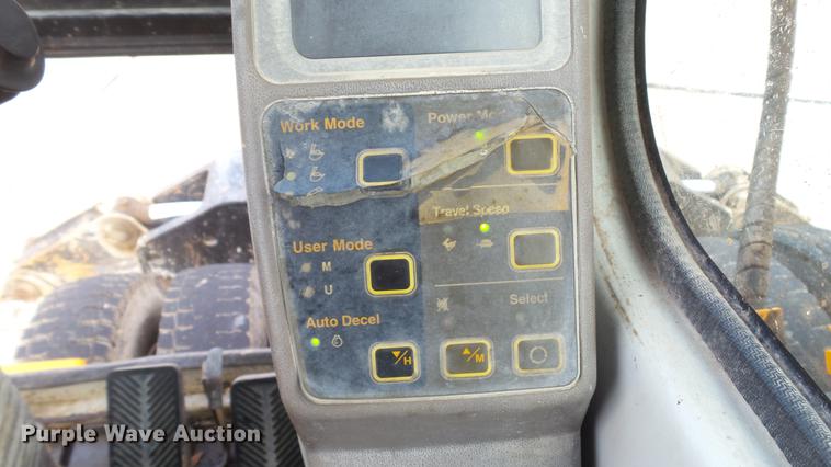 image for item DD7315 2005 Hyundai Robex 170W-7 rubber tire excavator