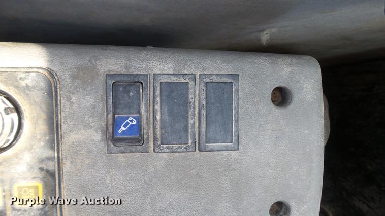 image for item DD7315 2005 Hyundai Robex 170W-7 rubber tire excavator