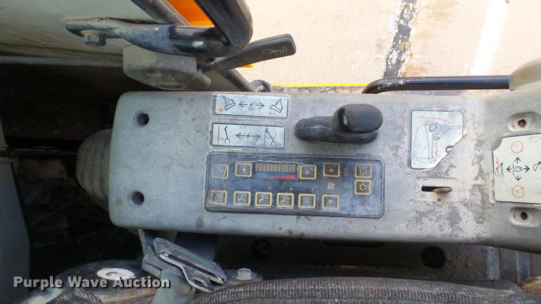 image for item DD7315 2005 Hyundai Robex 170W-7 rubber tire excavator