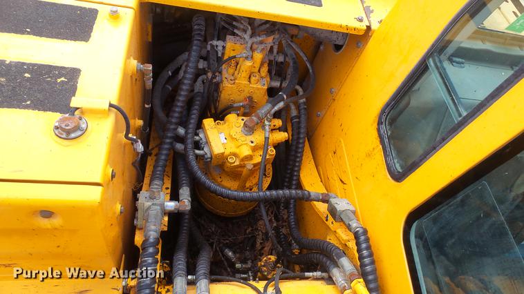 image for item DD7315 2005 Hyundai Robex 170W-7 rubber tire excavator