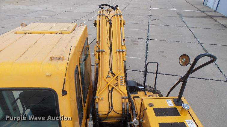 image for item DD7315 2005 Hyundai Robex 170W-7 rubber tire excavator